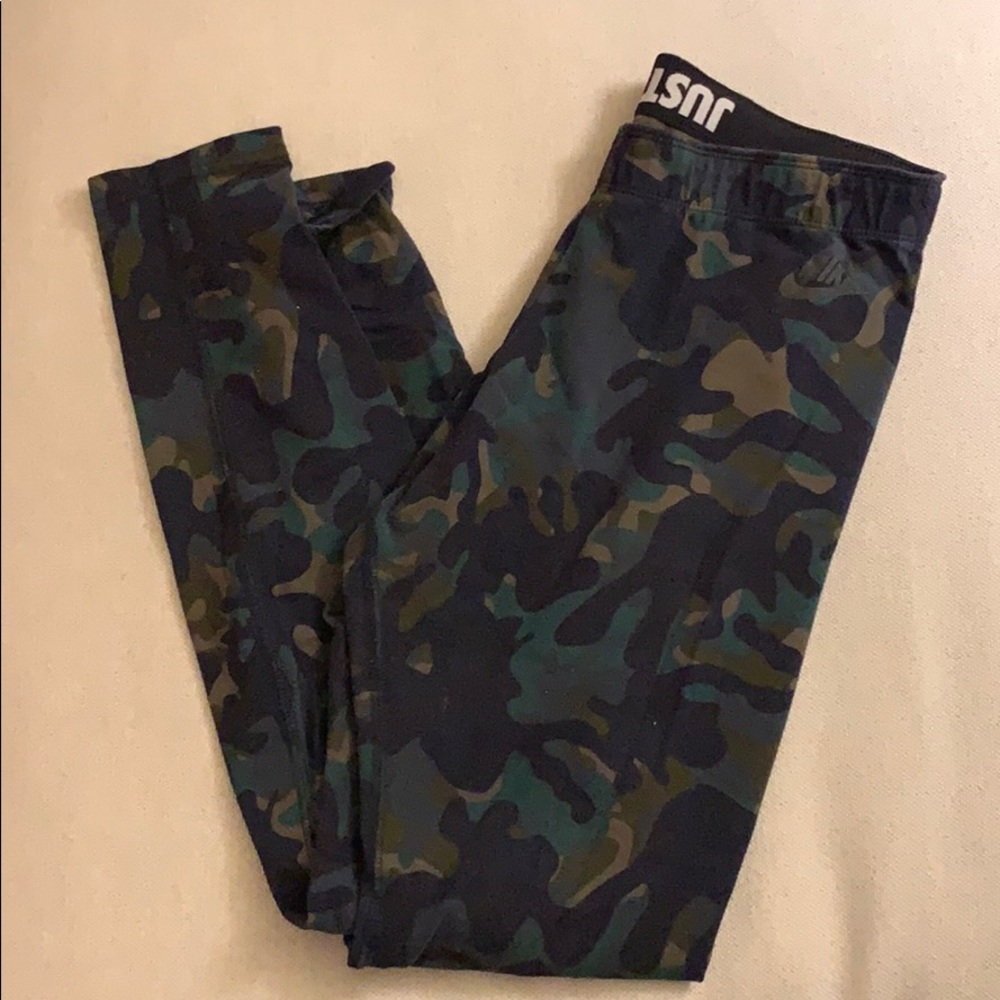 Nike Women’s Camo Leggings